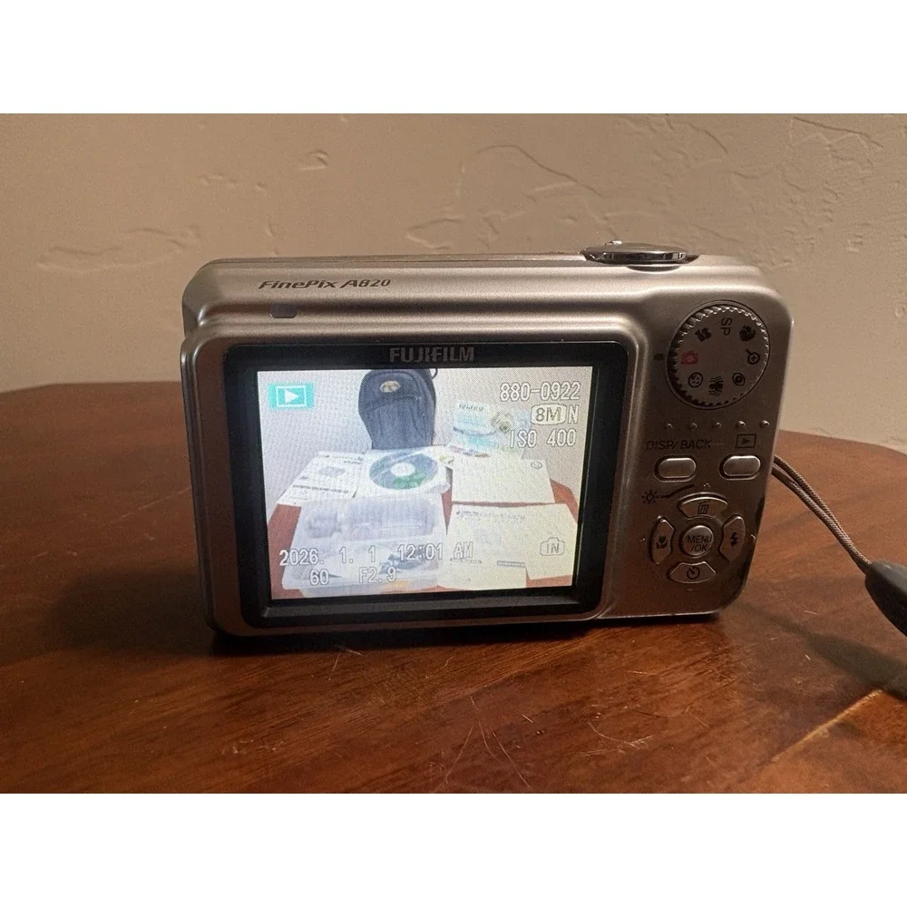 Fujifilm FinePix A820 8.3MP Digital Camera Bundle - Tested, Works! Case Cables